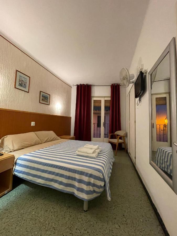 P&R Hostals Maria Rosa Tossa de Mar Exterior photo